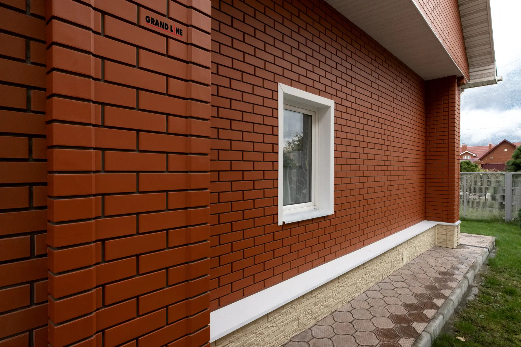 Фасад дома с панелями Grand Line Клинкерный кирпич терракотового цвета